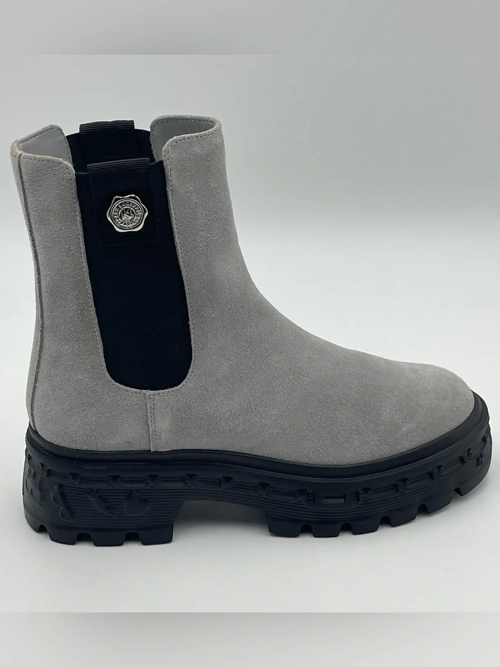 Karl Lagerfeld Paris SZ 8.5M Women Londyn Grey Suede Lug Sole Boot  MSRP $179